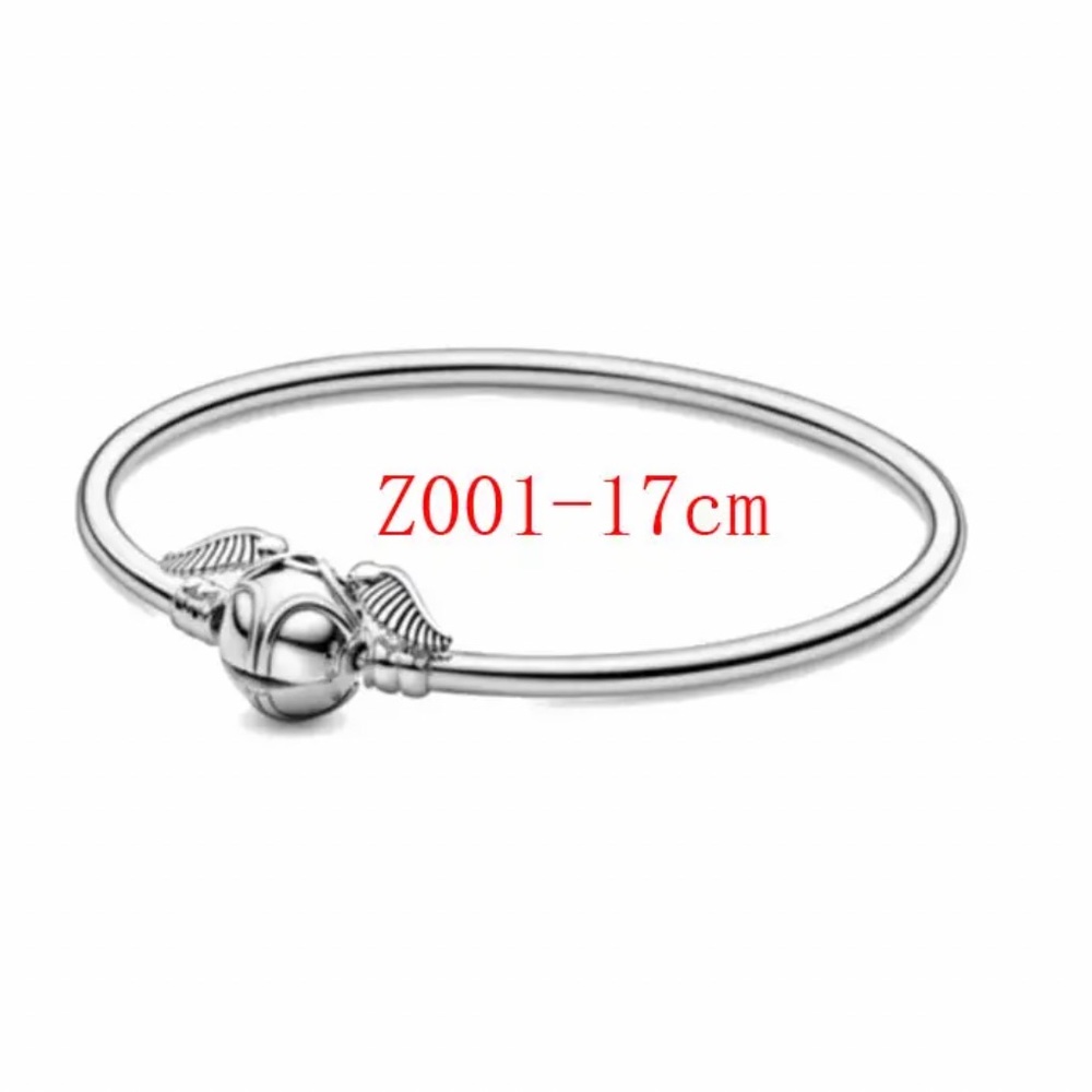 NWOT Harry Potter - Golden Snitch Clasp Bangle Bracelet Size 17 cm